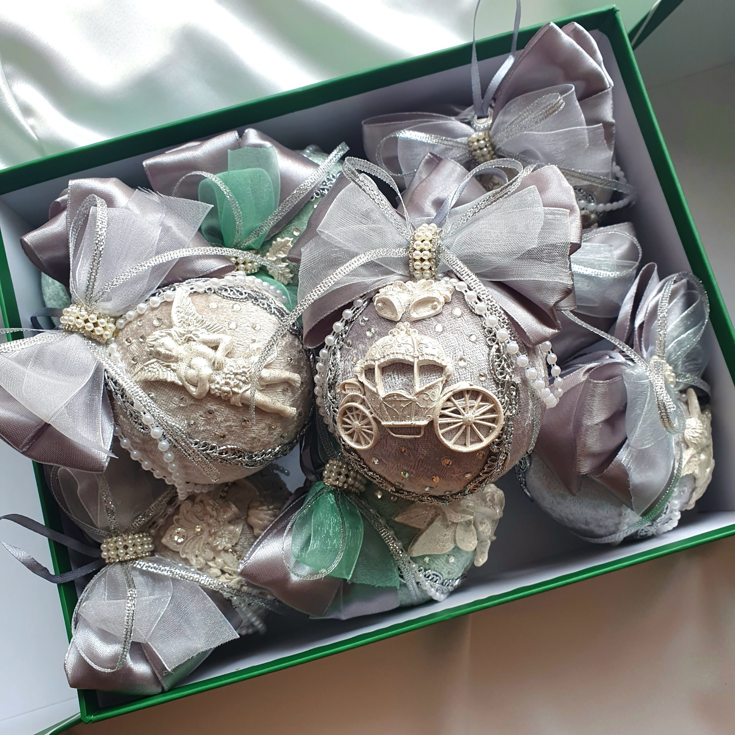 Velvet Christmas Ornaments Set - Image 9