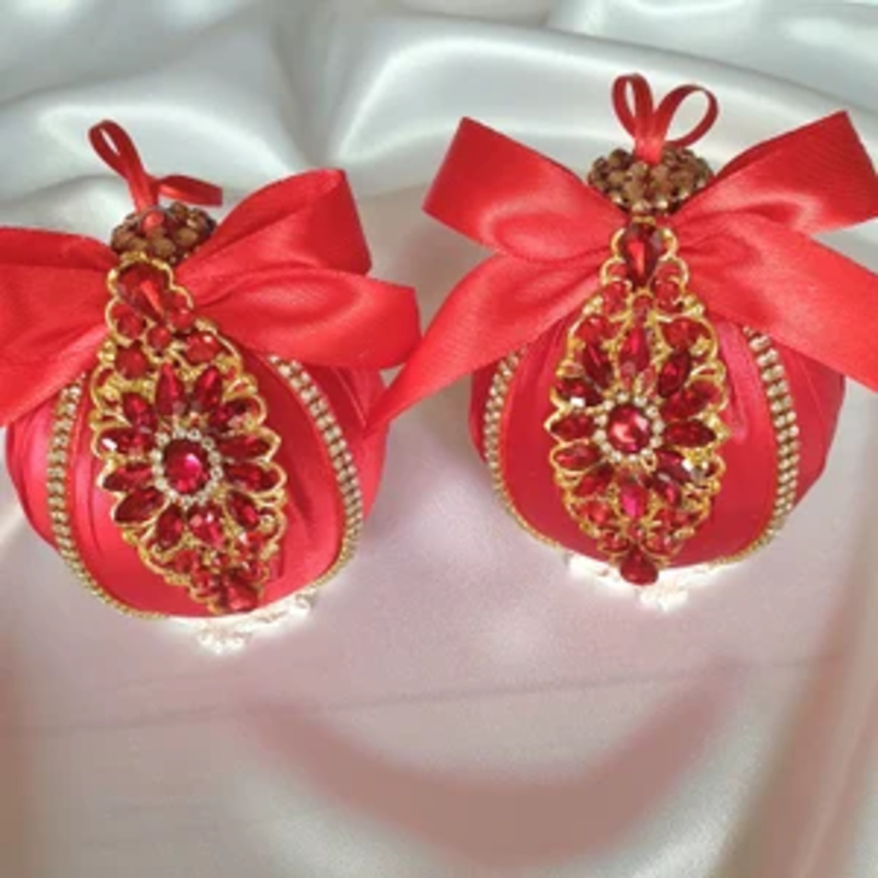 Red Christmas Ornaments Set - Image 3