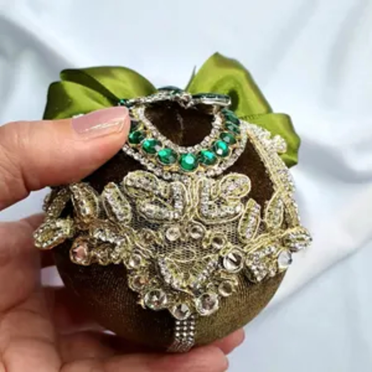 Green Velvet Christmas Ornaments Elegant Decor - Image 5