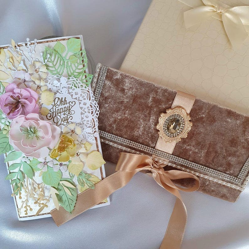 Handmade gift set with greeting card “Ohh Happy Day” and beige velvet money envelope in gift box