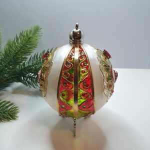 Reverse side of the heart Christmas ornament with colourful hand-painted details
